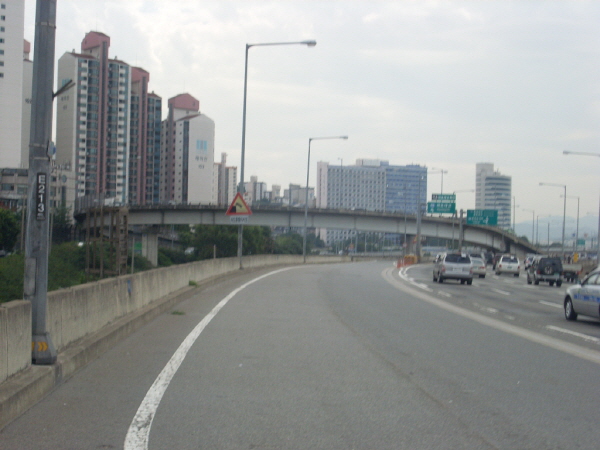 강변북로(구리방향) 서강대교 지난 900M 사진