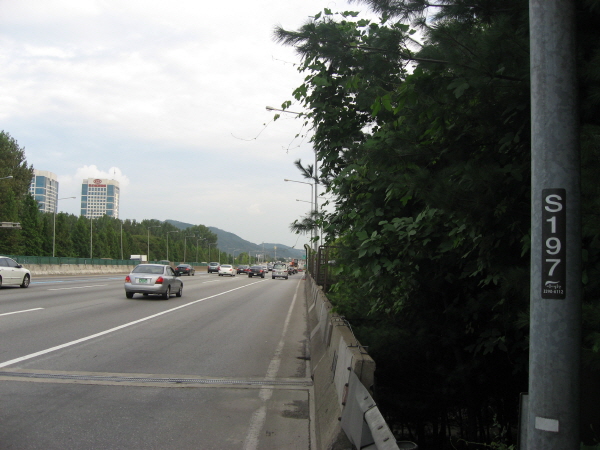 고속국도1호(부산방향) 서초 진출 B 지난 1950M 사진