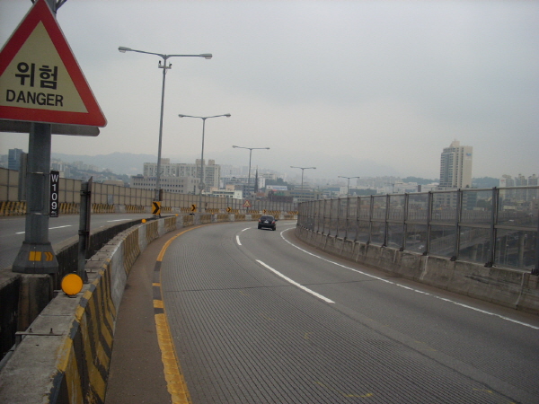 내부순환로(성산방향) 사근down램프 지난 1690M 사진