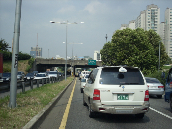 서부간선도로(성산방향) 오목지하차도 지난 885M 사진