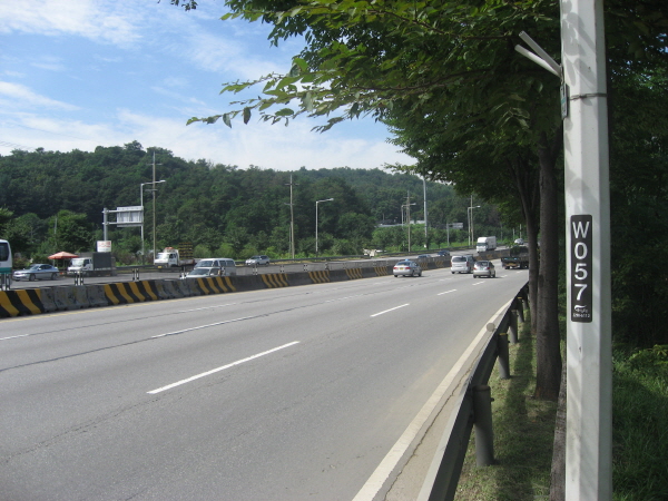 올림픽대로(공항방향) 고덕천교 종점 지난 700M 사진